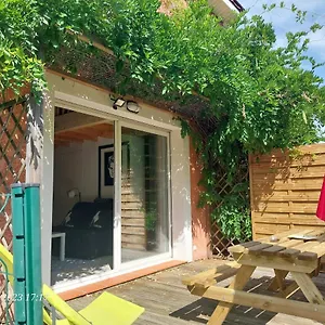 A Carreyrat Calme Et Verdoyant Apartment